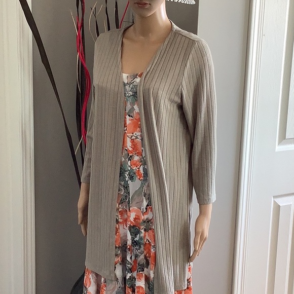 MARALLIS Floral Cap Sleeve Dress size M. With 3/4 length Cardigan and sleeve - Picture 7 of 14